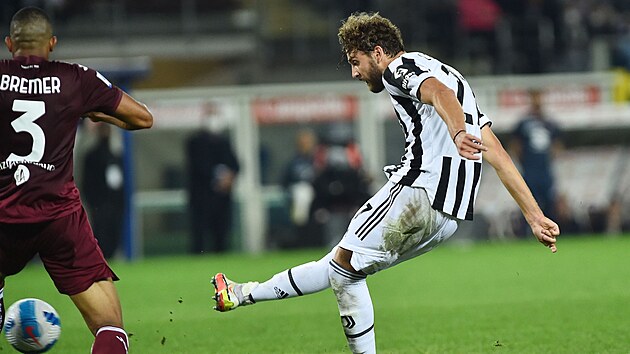 Manuel Locatelli z Juventusu dv v 86. minut rozhodujc a jedinou branku turnskho derby.