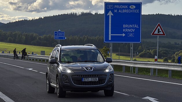 Necelých osm kilometrů první části obchvatu Krnova stálo necelou miliardu korun.