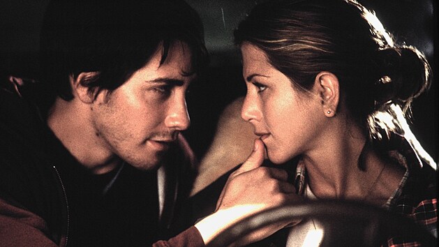 Jake Gyllenhaal a Jennifer Anistonov ve filmu Hodn holka (2002)