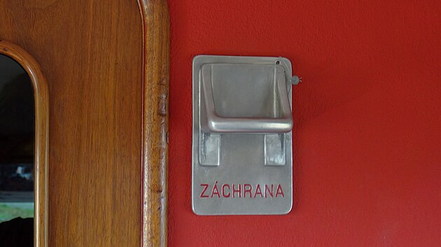 Z&aacute;chrann&aacute; brzda v netypick&eacute;m designov&eacute;m proveden&iacute;