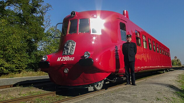 Motorovı vůz M 290.002 Slovenská strela ve stanici Stochov
