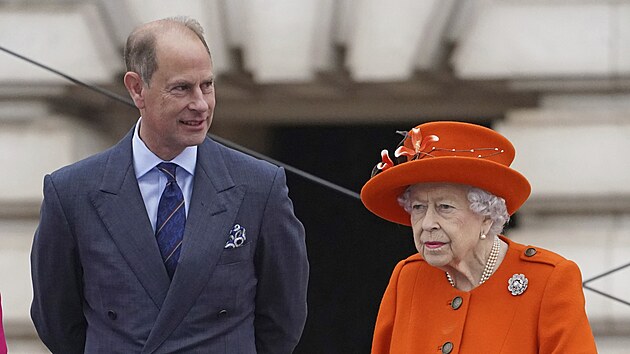 Princ Edward a krlovna Albta II. (7. jna 2021)