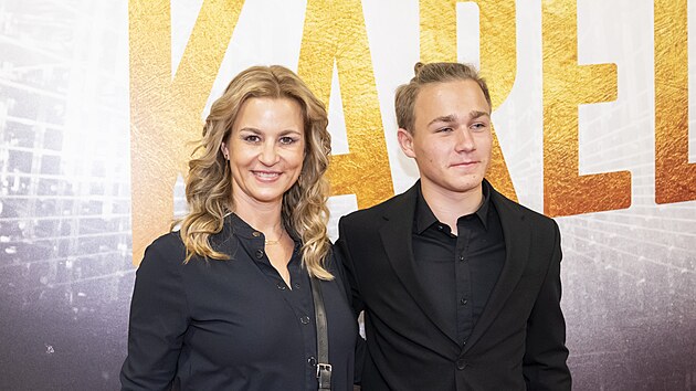 Monika Mare&scaron;ov&aacute; a jej&iacute; syn Jakub Mare&scaron; (Praha, 4. ř&iacute;jna 2021)