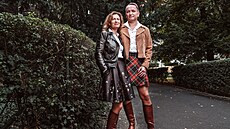 Podle vlastních pravidel se obléká manželský pár Vlastimil a Michaela Černí. Podle vlastních pravidel se obléká manželský pár Vlastimil a Michaela Černí.
