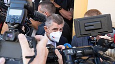 Andrej Babiš odvolil krátce po 15. hodině v Lovosicích (8. října 2021). Andrej Babiš odvolil krátce po 15. hodině v Lovosicích (8. října 2021).