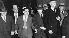 Gangster sicilské mafie Salvatore Lucania, známý jako Lucky Luciano, je v... Gangster sicilské mafie Salvatore Lucania, známý jako Lucky Luciano, je v...