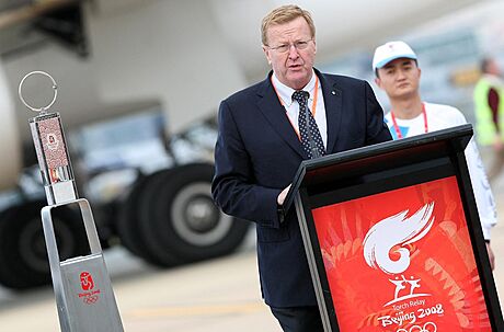 John Coates ení k australským sportovcm ped olympiádou v Pekingu.