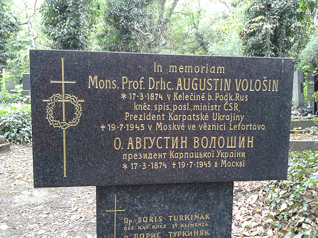 Symbolický hrob Augustina Voloina na Olanských hbitovech