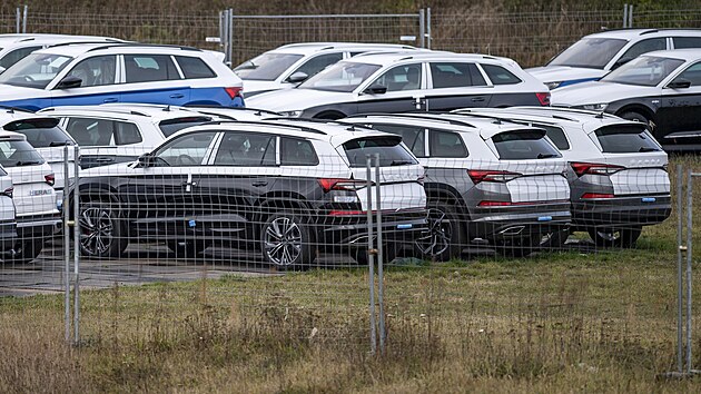 Na letišti v Hradci Králové skladuje automobilka Škoda Auto vozy (na snímku z... | na serveru Lidovky.cz | aktuální zprávy Na letišti v Hradci Králové skladuje automobilka Škoda Auto vozy (na snímku z... | na serveru Lidovky.cz | aktuální zprávy
