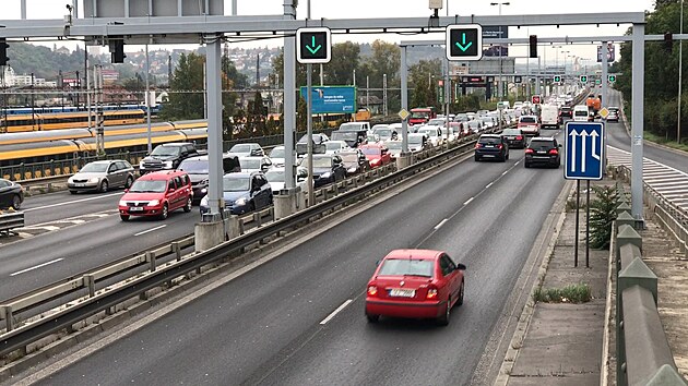 Řidiči stojí v kolonách, hustý provoz komplikuje dopravu v Praze | na serveru Lidovky.cz | aktuální zprávy Řidiči stojí v kolonách, hustý provoz komplikuje dopravu v Praze | na serveru Lidovky.cz | aktuální zprávy