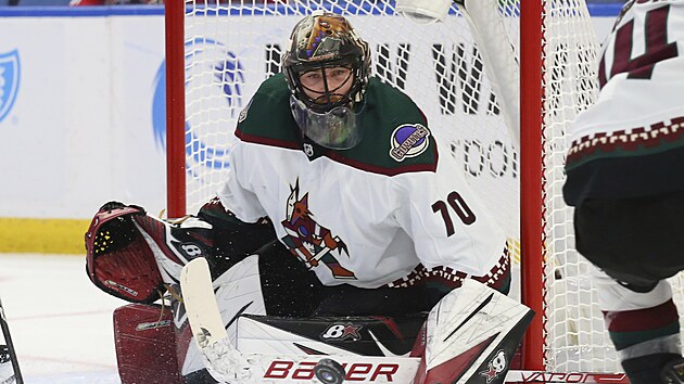 Karel Vejmelka při svém debutu v NHL. Karel Vejmelka při svém debutu v NHL.