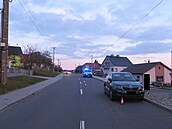 Osobní auto srazilo dítě na koloběžce, chlapec neměl přilbu s skončil s vážným... Osobní auto srazilo dítě na koloběžce, chlapec neměl přilbu s skončil s vážným...