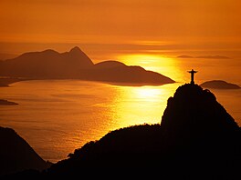 Socha Krista Spasitele nad brazilským mstem Rio de Janeiro