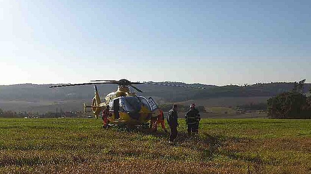 V lese na Brnnsku spadla dvka z kon, do nemocnice ji transportoval vrtulnk. (9. jna 2021)