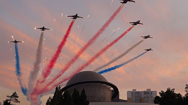 Prlet letoun bhem obrann konference v severokorejskm Pchjongjangu. (12. jna 2021)