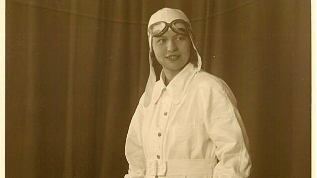 Marie Krupikov, kter 21. z 1930 jako prvn ena v eskoslovensku seskoila z letadla padkem.