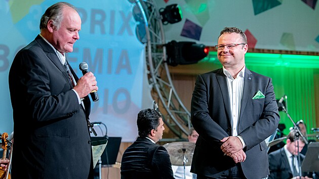 Olomouck rodk Igor Bare, kter pevzal roli estnho prezidenta festivalu Prix Bohemia Radio, pi slavnostnm zahjen 37. ronku pehldky. (2021)