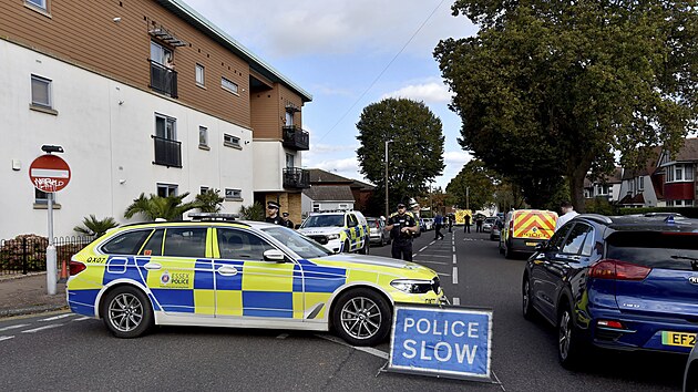 Britsk policie zasahuje v Leigh-on-Sea, kde pi setkn s obany pobodali konzervativnho poslance Davida Amesse. (15. jna 2021)