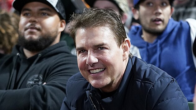 Otekl Tom Cruise na baseballovm zpase mezi San Francisco Giants a Los Angeles Dodgers (San Francisco, 9. jna 2021)