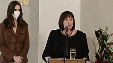 První dáma Ivana Zemanová hovoří o prezidentově zdravotním stavu. Vlevo... První dáma Ivana Zemanová hovoří o prezidentově zdravotním stavu. Vlevo...