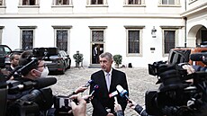 Předsedové stran se v Senátu radí, zda mají obě komory parlamentu využít článek... Předsedové stran se v Senátu radí, zda mají obě komory parlamentu využít článek...