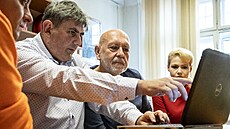 Smutné pohledy moravskoslezských komunistů na výsledky sněmovních voleb v roce... Smutné pohledy moravskoslezských komunistů na výsledky sněmovních voleb v roce...