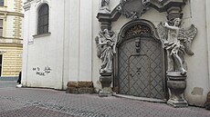 Na brněnských kostelech a dalších budovách po městě se objevily anglické nápisy... Na brněnských kostelech a dalších budovách po městě se objevily anglické nápisy...