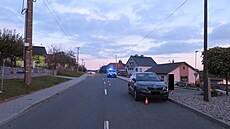 Osobní auto srazilo dítě na koloběžce, chlapec neměl přilbu s skončil s vážným... Osobní auto srazilo dítě na koloběžce, chlapec neměl přilbu s skončil s vážným...