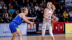 Petra Záplatová (vpravo) ze Žabin Brno v zápase s belgickým celkem Castors... Petra Záplatová (vpravo) ze Žabin Brno v zápase s belgickým celkem Castors...