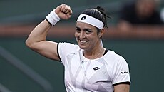 Tuniská tenistka Ons Džabúrová slaví postup do semifinále Indian Wells. Tuniská tenistka Ons Džabúrová slaví postup do semifinále Indian Wells.