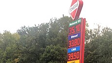 Cenovka u CNG je už vyšší než u benzinu. (13. října 2021) Cenovka u CNG je už vyšší než u benzinu. (13. října 2021)