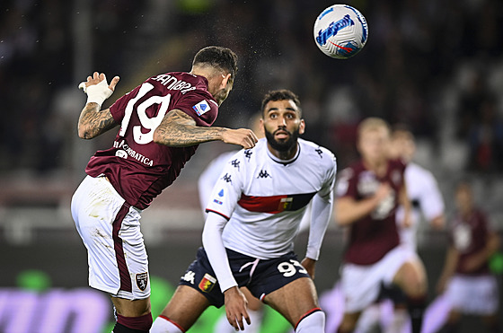 Antonio Sanabria z FC Turín dává gól v utkání proti FC Janov.