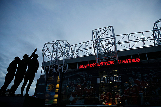 Stadion Old Trafford je domovem fotbalist Manchesteru United.