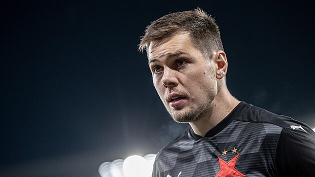 Slávistický brankář Aleš Mandous v duelu s Olomoucí. Slávistický brankář Aleš Mandous v duelu s Olomoucí.