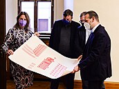 Vedoucí kanceláře primátora Běla Bakulová, náměstek Michal Vozobule, radní... Vedoucí kanceláře primátora Běla Bakulová, náměstek Michal Vozobule, radní...