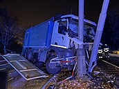 Poškozené trakční vedení nákladním automobilem přerušilo provoz tramvají mezi... Poškozené trakční vedení nákladním automobilem přerušilo provoz tramvají mezi...