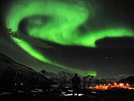 Polární záe nad norským mstem Tromso