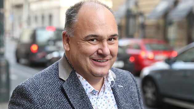 Jan Birke přichází do Lidového domu na jednání předsednictva ČSSD. (25. října 2021)