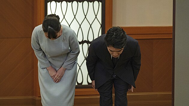 Bval japonsk princezna Mako a jej manel Kei Komuro (Tokio, 26. jna 2021)