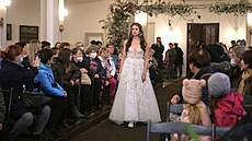 Módní přehlídka svatebních šatů v kostele Husův sbor v Olomouci se konala bez... Módní přehlídka svatebních šatů v kostele Husův sbor v Olomouci se konala bez...