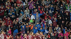 Strakoničtí školáci včetně Tomáška byli 30. září na fotbalovém zápase Sparta -... Strakoničtí školáci včetně Tomáška byli 30. září na fotbalovém zápase Sparta -...