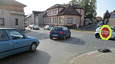 Křižovatka v Sezemicích se dočká nových semaforů. Silničáři na křížení silnic... Křižovatka v Sezemicích se dočká nových semaforů. Silničáři na křížení silnic...