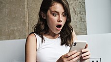 Podvodné aplikace se v Google Play maskovaly třeba jako hry, fotografické filtry či QR čtečky. Z lidí lákaly posléze peníze. Ilustrační snímek Podvodné aplikace se v Google Play maskovaly třeba jako hry, fotografické filtry či QR čtečky. Z lidí lákaly posléze peníze. Ilustrační snímek