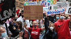 Demonstranti v Dublinu protestují proti nedostupnému bydlení. (15. září 2021) Demonstranti v Dublinu protestují proti nedostupnému bydlení. (15. září 2021)