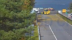 D1 na Benešovsku uzavřela nehoda kamionu, který se převrátil na vozovku.... D1 na Benešovsku uzavřela nehoda kamionu, který se převrátil na vozovku....