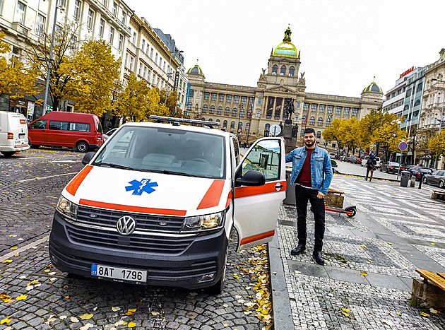 Redaktoi Metra si vyzkoueli, jak v Praze chutná chlebíek idim sanitky.