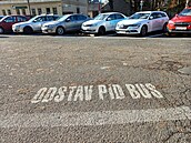 Na točně u nádraží jsou nové nápisy. Podle zjištění deníku Metro pomohly.