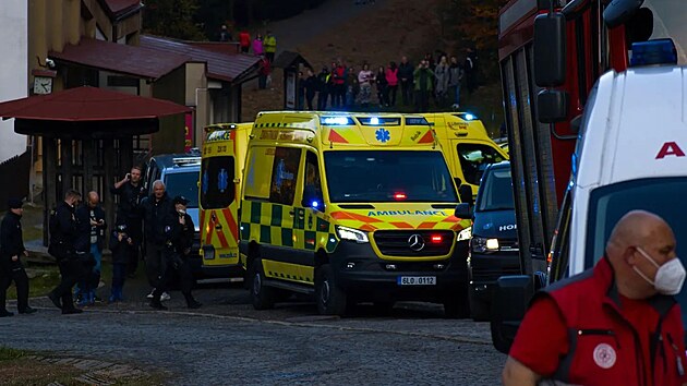 Na Ještědu spadla kabina lanovky, zemřel její průvodčí. (31. října 2021)