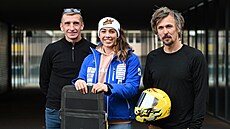Anna Fernstädtová a helma vyrobená na míru firmou Ondřeje Banka (vpravo). Anna Fernstädtová a helma vyrobená na míru firmou Ondřeje Banka (vpravo).