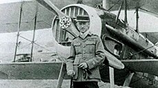 Pilot letounu F-FRAV Paul d´Argueeff na válené fotografii